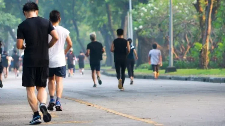 Jalan Kaki 30 Menit Setiap Hari, Apa Saja Manfaatnya?