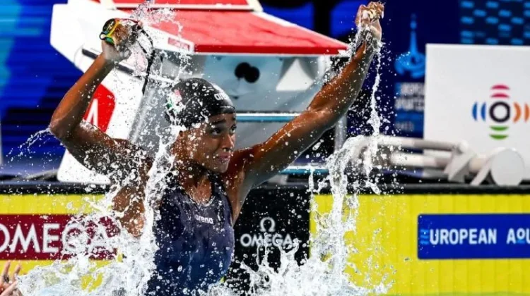 Sara Curtis Ukir Rekor Dunia 50 Meter Gaya Punggung Dua Hari Berturut-turut