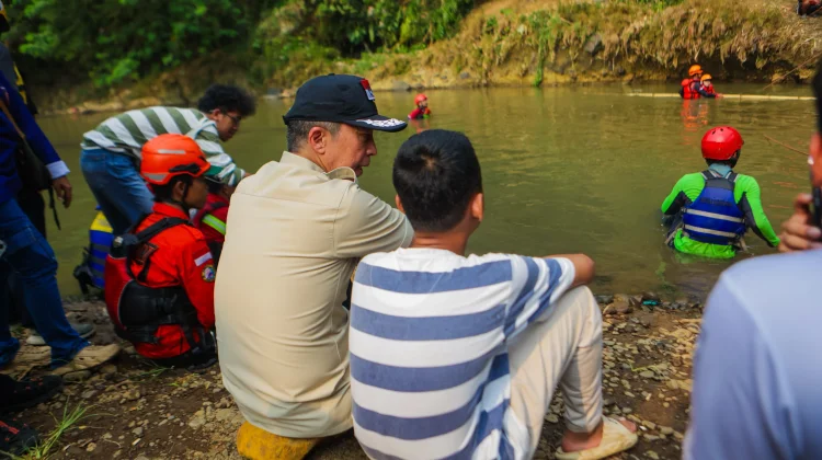 Wali Kota Bogor Turun Langsung Cari ASN Bayu di Sungai Cisadane