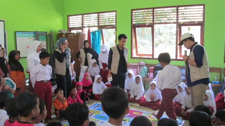 Mahasiswa KKNT IPB Menggelar Program Sekolah Tangguh Bencana di Kulon Progo