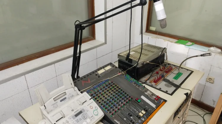 Evolusi Berita: Dari Gelombang Radio ke Media Online