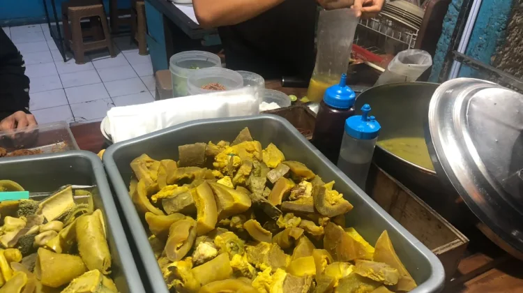 Soto Kuning Pertigaan Cipaku, Kuliner Sederhana di Bogor Selatan yang Layak Dicoba