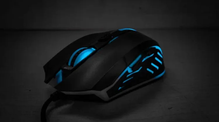 Wireless atau Kabel? Mana yang Lebih Cocok untuk Gaming?