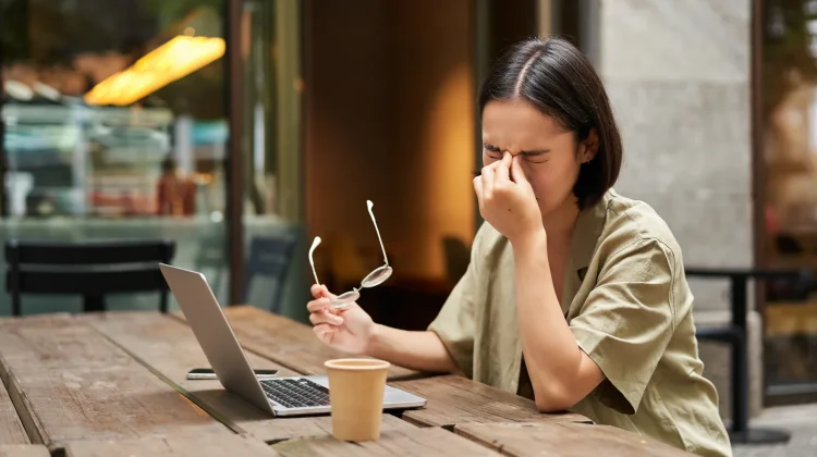 Menjaga Kesehatan Mental Perempuan di tengah Tuntutan Kerja dan Keluarga