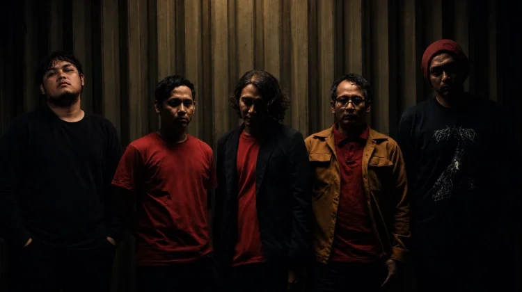 Eyeliner dan Perjalanan Panjang Menjaga Api Bermusik