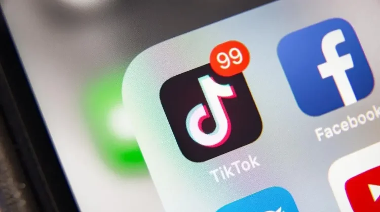 Facebook dan Instagram Kini Punya “Jam Malam” untuk Remaja