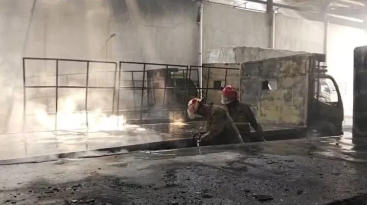 Pabrik Styrofoam di Cileungsi Bogor Terbakar akibat Percikan Api Las