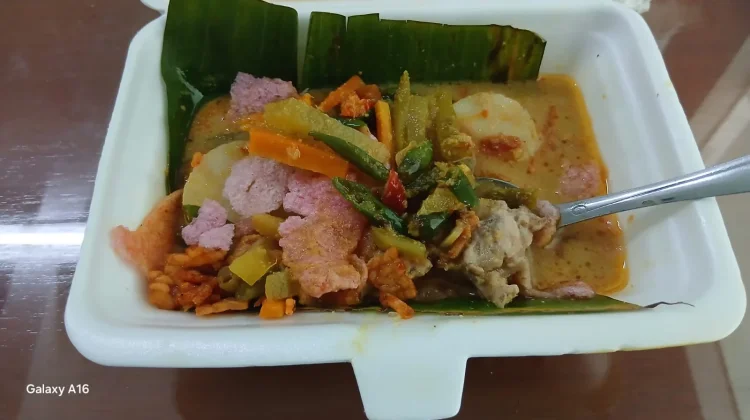 Lontong Sayur, Menu Sarapan Favorit yang Kaya Cita Rasa