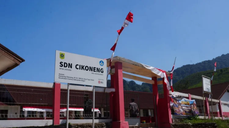 SD Negeri Cikoneng di Cisarua, Kembangkan Pendidikan di tengah Perkebunan Teh