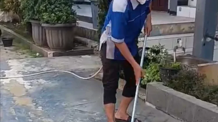 Sekolah di Kota Bogor Bersih-Bersih Selama PJJ Dampak Erupsi Anak Krakatau