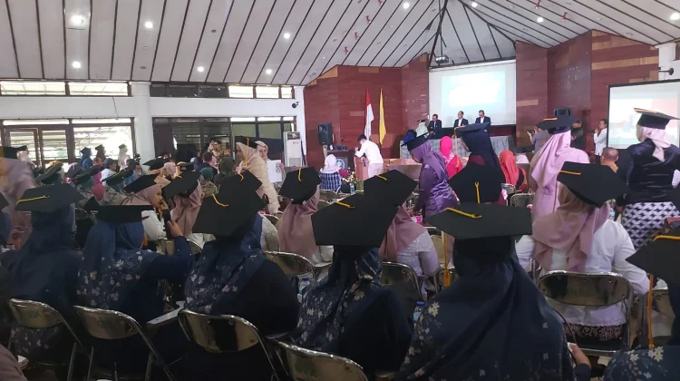 IPB University Wisuda Ratusan Program Sekolah Keluarga Berkualitas