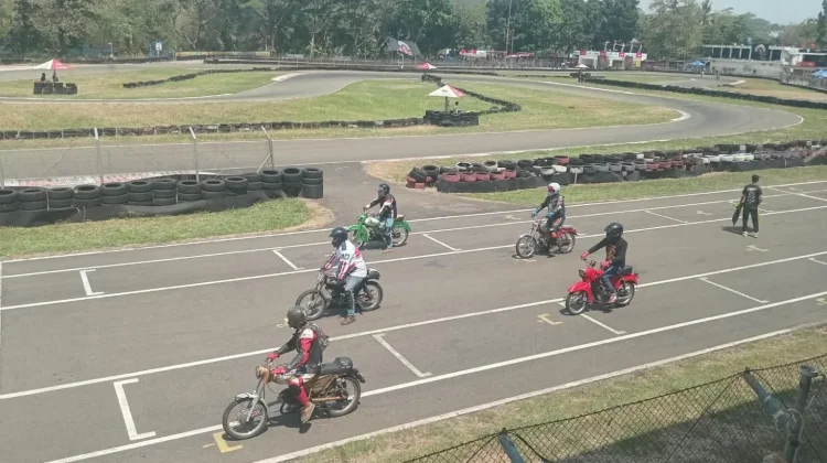 Balap Motor Klasik Meriahkan Sirkuit Sentul Bogor