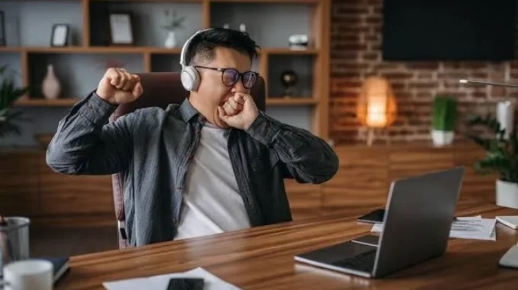 Sering Mengantuk Siang Hari, Kurang Tidur atau Ada Kebiasaan yang Salah?