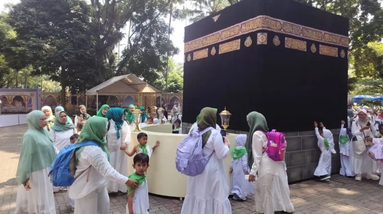 2.031 Anak PAUD Bogor Barat Ikuti Peragaan Manasik Haji