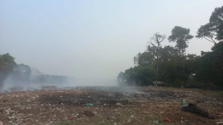 "Galuga Kecil" di Rumpin Keluarkan Asap, Warga Sekitar Mulai Terdampak