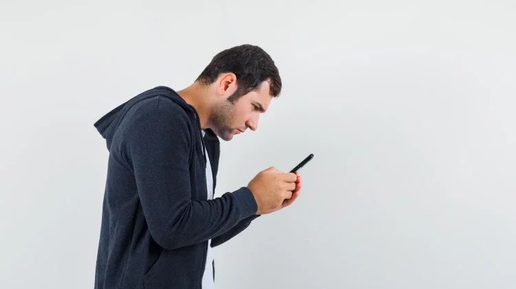 Risiko Psikologis Sering Scroll Video Pendek