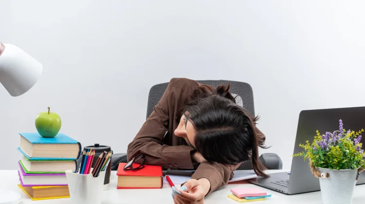 Sering Ngantuk dan Sulit Fokus Sore Hari? Cek Pola Makan