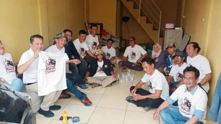 Prihatin dengan Kasus Korupsi, Jurnalis Bogor Kenakan Kaos “Bukan Wartawan Pendopo”