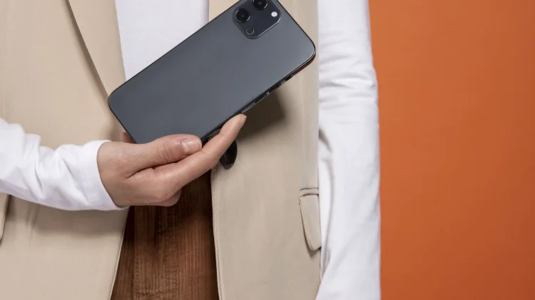 Umur Gadget: Lebih Hemat Upgrade Tiap Tahun atau Pakai HP 4–5 Tahun?