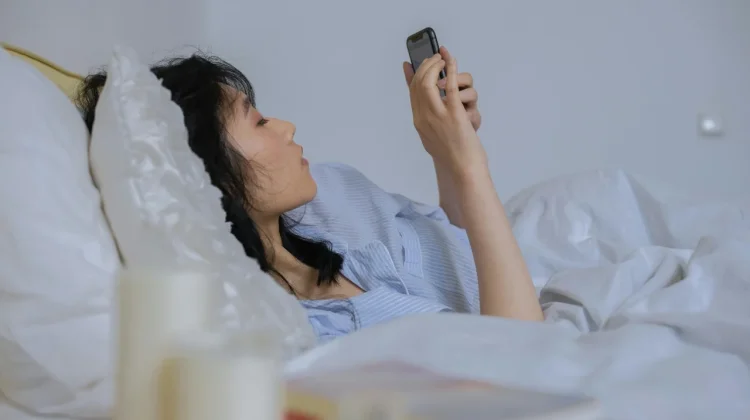 Kenapa Kita Sulit Berhenti Scrolling Media Sosial? Ini Alasannya