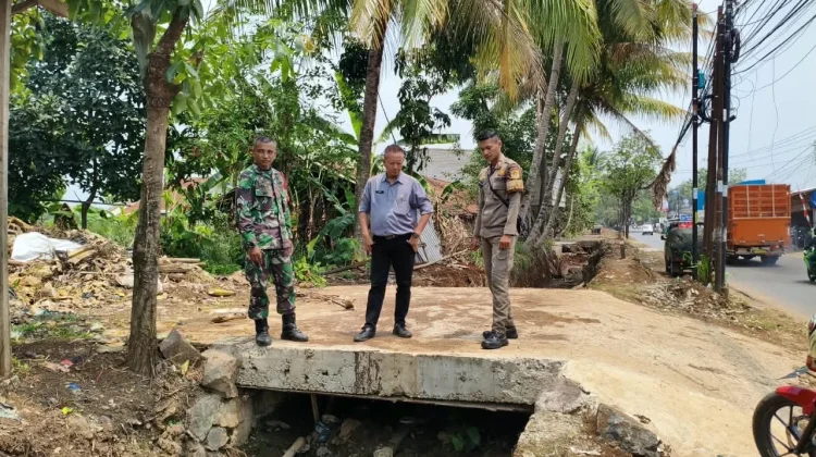Bangunan liar di atas Drainase Cogreg Parung Bogor Dibongkar