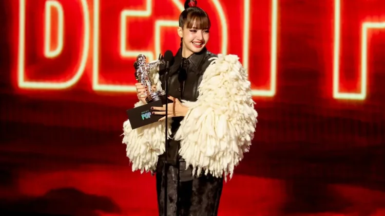 Lisa BLACKPINK Cetak Sejarah, Raih Best Pop di MTV VMA 2026