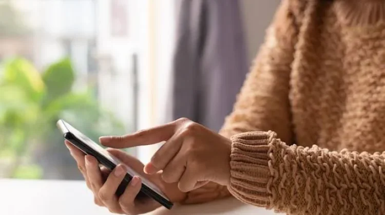 Kebiasaan Cek HP tanpa Notifikasi dan Dampaknya bagi Aktivitas