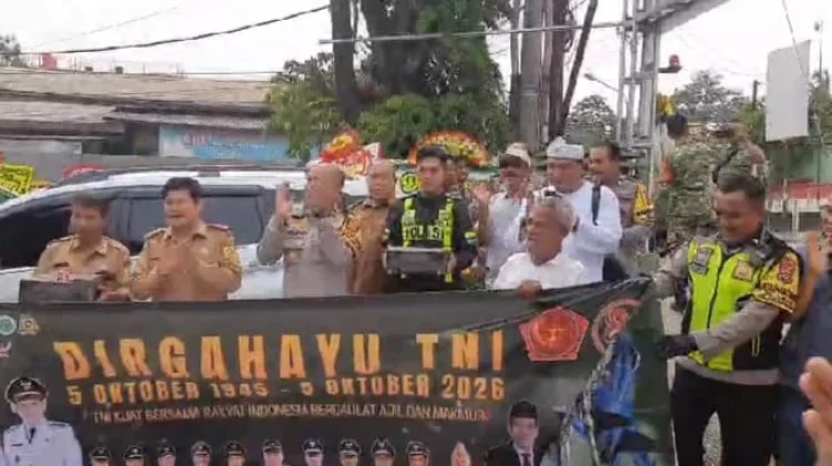 Puluhan Karangan Bunga hingga Kue Ulang Tahun Meriahkan HUT TNI di Parungpanjang