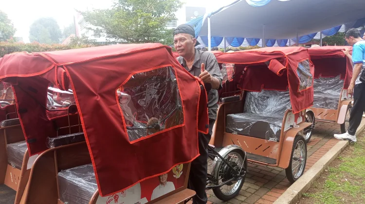 Presiden Prabowo Salurkan 160 Becak Listrik ke Kota Bogor