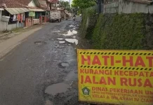 Jalan Abdul Fatah Ciampea Rusak Parah dan Minim Penerangan