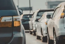 Bolehkah Salat di Atas Kendaraan saat Macet? Ini Penjelasannya