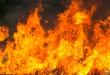 Satu Mobil Ikut Hangus dalam Kebakaran Gudang Mebel di Bandung Kulon