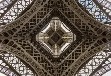 Menara Eiffel Punya Hari Sendiri, Ini Faktanya!