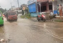 Warga Keluhkan Genangan Air di Jalan Barengkok–Karacak Leuwiliang
