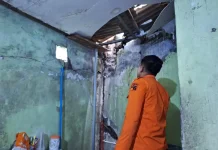 Rumah Warga di Kencana Tanah Sareal Ambruk, Atap Dapur Rusak