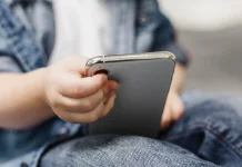 Peran Orang Tua Jadi Kunci Penerapan Pembatasan Media Digital Anak
