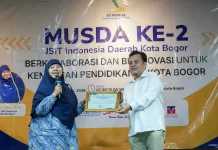 Ketua DPRD Kota Bogor Dapat Penghargaan Peduli Pendidikan