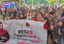 Anggota Komisi VII DPR RI Serap Aspirasi dan Bagikan Sembako saat Reses