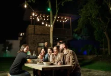 Kebiasaan Nongkrong Larut Malam,  Cara Peluas Relasi dan Ketenangan