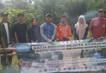 Cegah Bencana Alam, Warga Desa Pamijahan Bogor Tanam Pohon dan Bersihkan Sampah