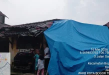 Atap Rumah Milik Warga Bubulak Roboh Diterjang Hujan Deras