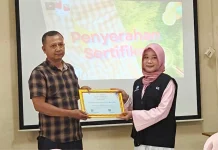 Mahasiswa IPB Gelar Kegiatan Cek Label Pangan di Kedung Badak