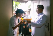Sekda Kota Bogor Antar Langsung KTP dan KIA kepada Warga di HJB Ke-544