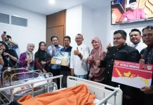 HJB Ke-544, Jenal Mutaqin Antar e-KTP Perdana dan Akta Kelahiran Bayi
