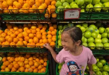 Pentingnya Membiasakan Anak Menyukai Buah demi Masa Pertumbuhan
