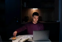Sering Bekerja Malam Hari? Simak Tips Menjaga Daya Tahan Tubuh