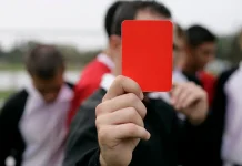 Kartu Merah karena Tutup Mulut, Mengapa FIFA Membuat Aturan Ini?