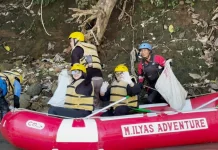 Rayakan HJB ke-544. Perumda Tirta Pakuan dan BAPPERIDA Bersihkan Sungai Cisadane