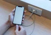 Bahaya Mengisi Daya Ponsel Semalaman, Mitos atau Fakta?