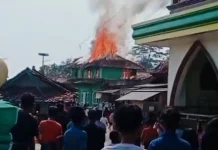 Asrama Santri Ponpes Riyadhul Hidayah Al-Kholiliyah Jasinga Bogor Ludes Terbakar